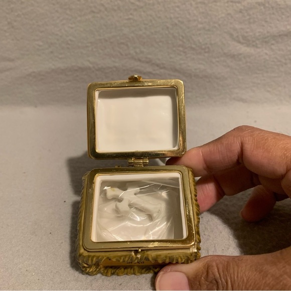 2000 Roman Inc Nativity Scene Holy Family Porcelain Trinket Box with Cross - Picture 3 of 9